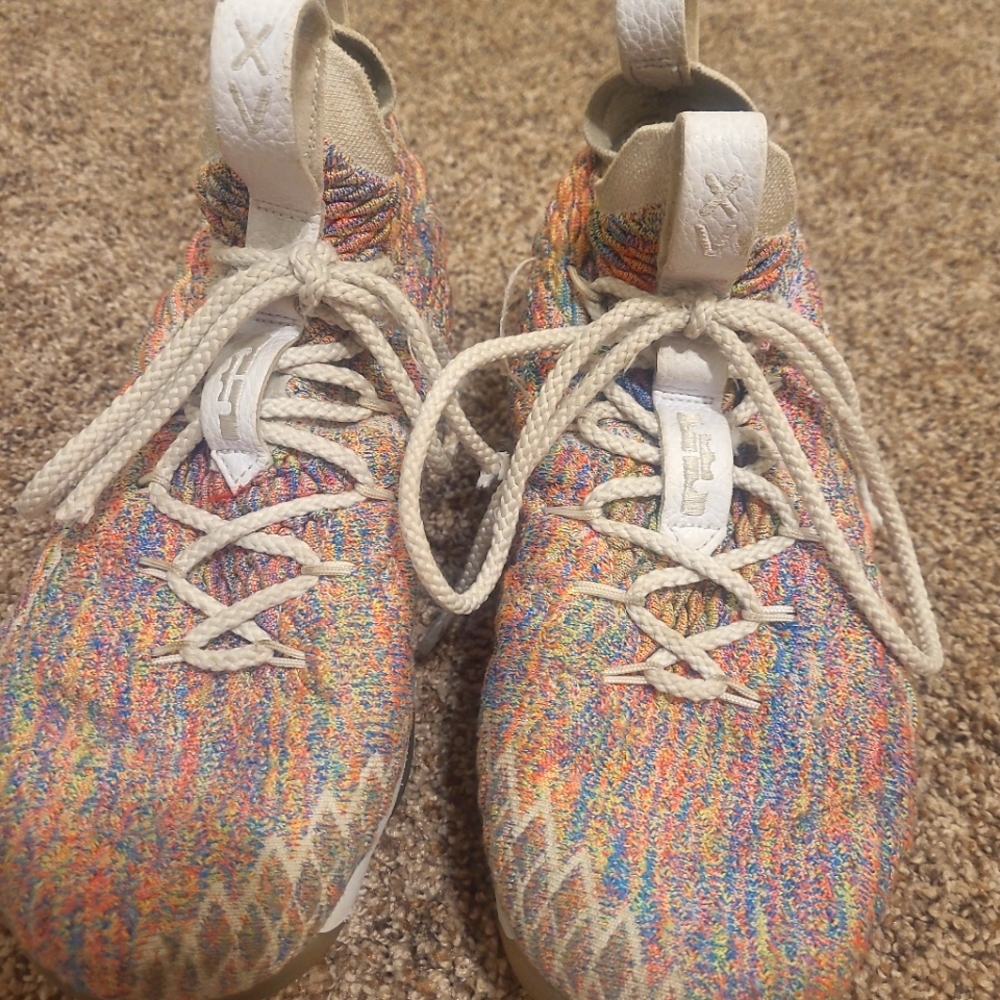 LEBRON 15 'FRUITY PEBBLES' Size 6 Youth /7.5 Basketball Shoes